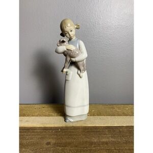 Lladro Girl With Lamb Porcelain Figurine - 8.75" Stamped DAISA 1977